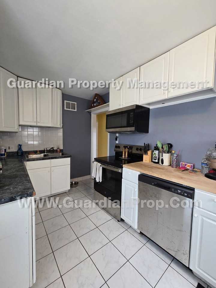 3300 Lincoln St Ne - Photo 4 of 20