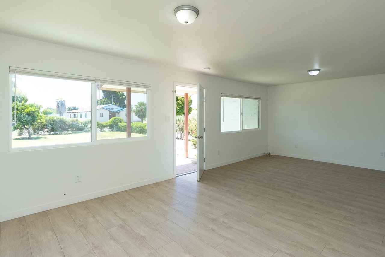 239 E Collins St - Photo 2 of 18