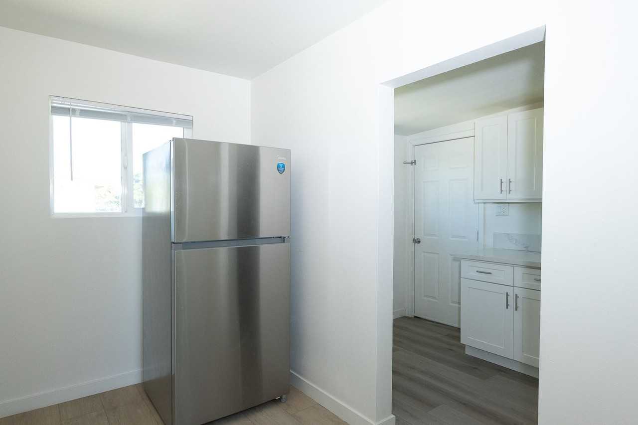 239 E Collins St - Photo 7 of 18