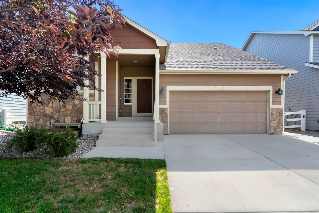 2308 Thoreau Dr - Photo 2 of 33