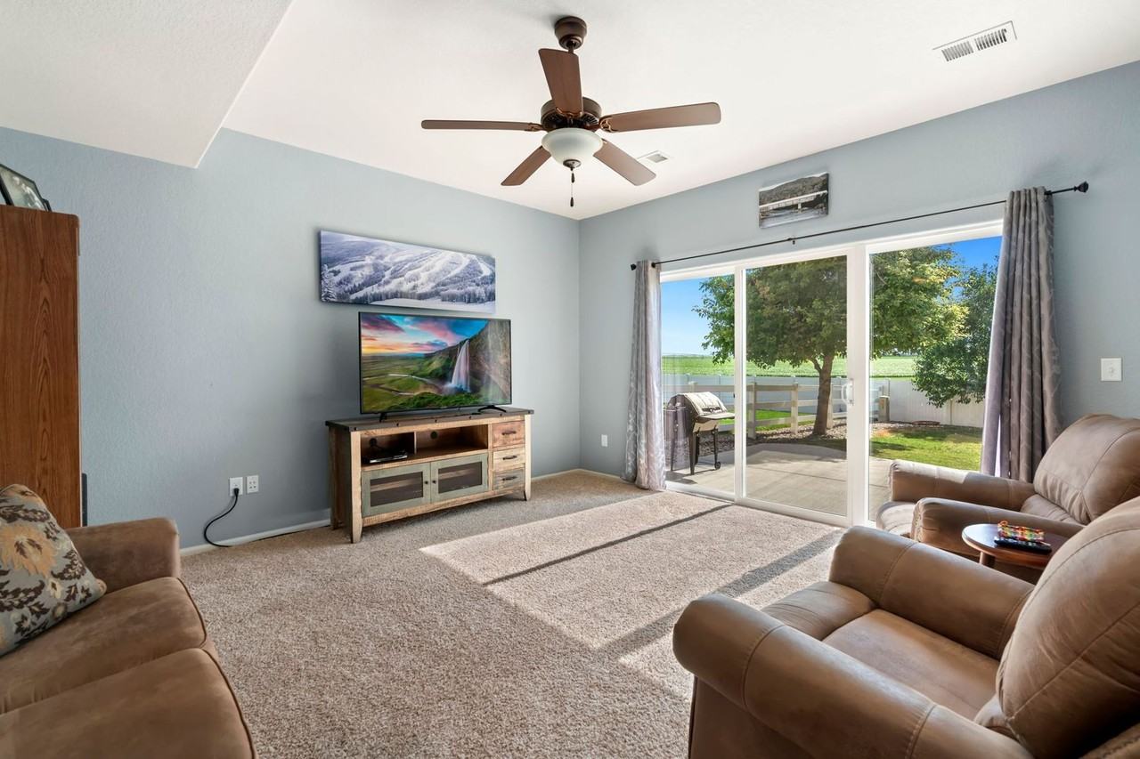 2308 Thoreau Dr - Photo 4 of 33