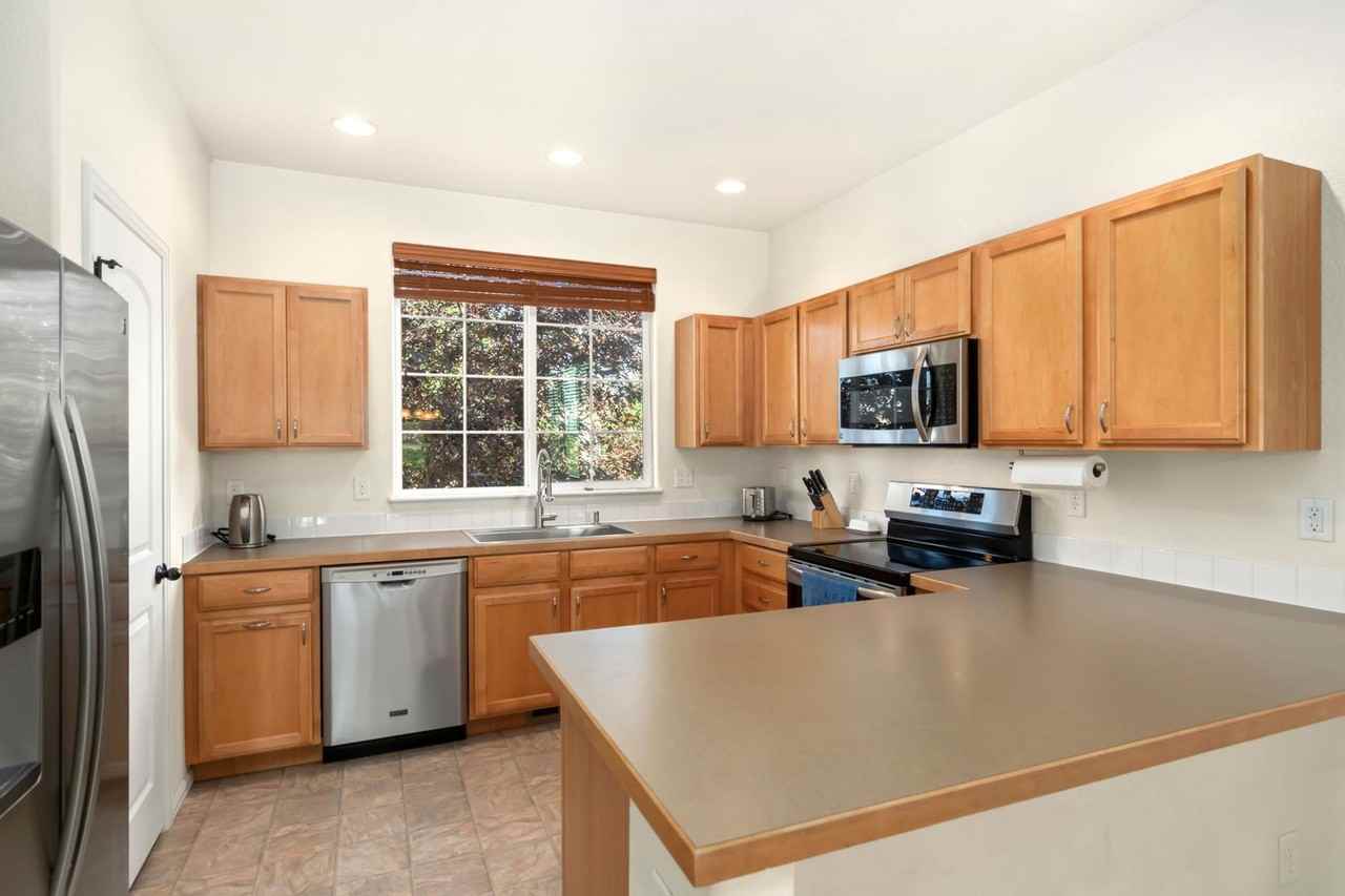 2308 Thoreau Dr - Photo 6 of 33