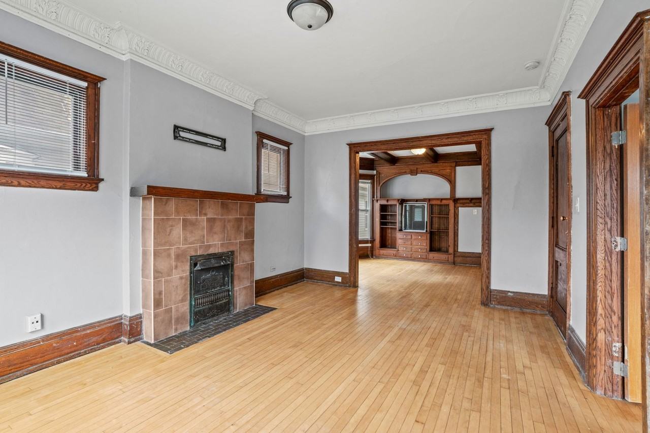 2933 N Maryland Ave - Photo 4 of 23