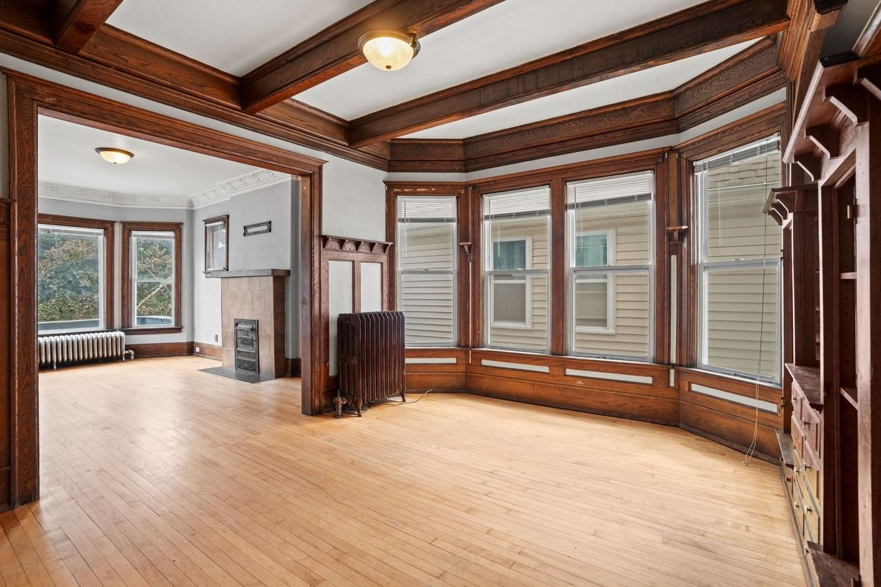 2933 N Maryland Ave - Photo 6 of 23