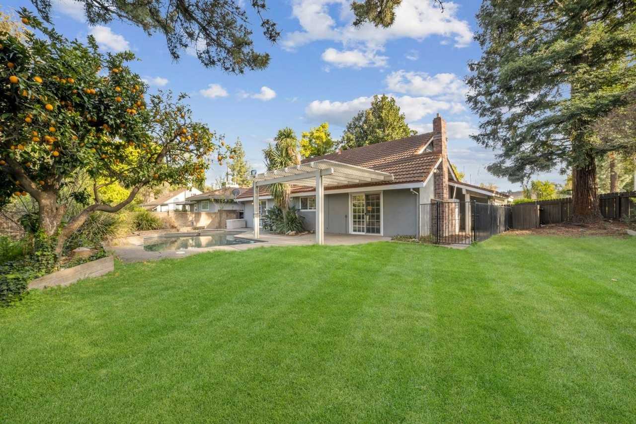 5140 Oak Point Way - Photo 2 of 24