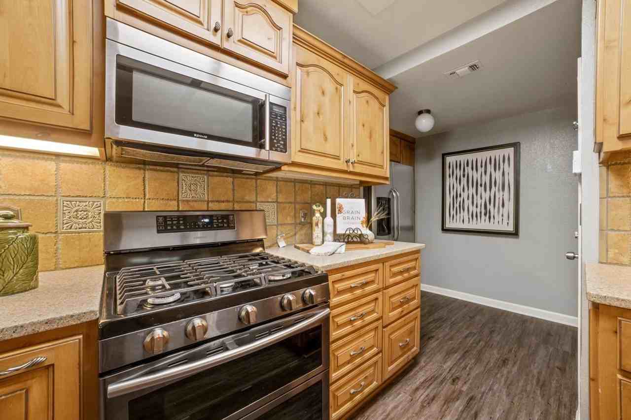 5140 Oak Point Way - Photo 4 of 24