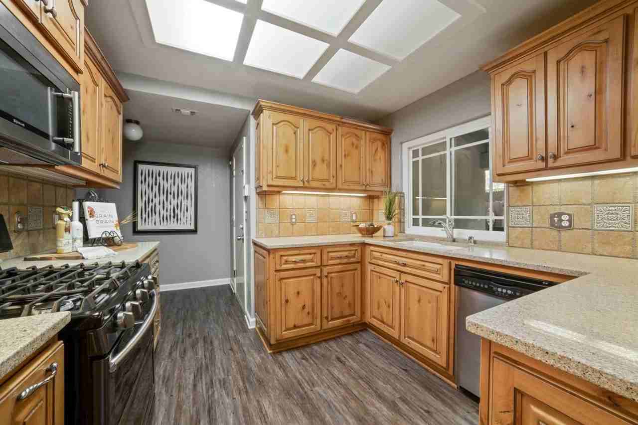 5140 Oak Point Way - Photo 5 of 24