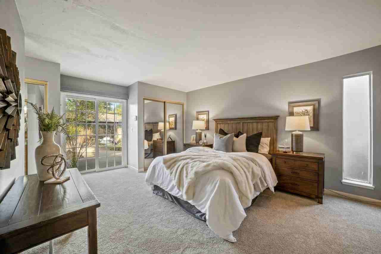 5140 Oak Point Way - Photo 6 of 24