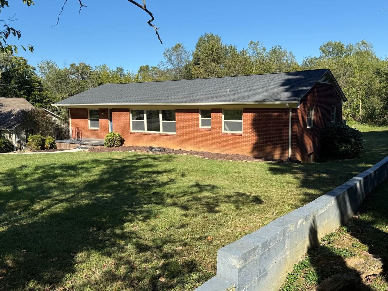 424 Bridge View Rd - Photo 3 of 18