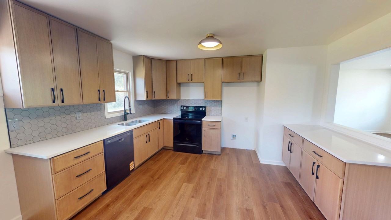 424 Bridge View Rd - Photo 5 of 18