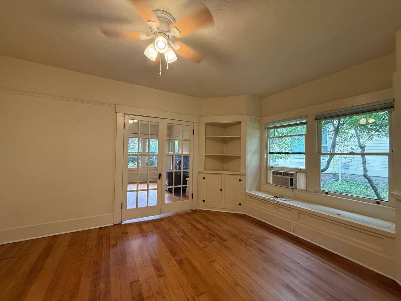 109 4th St - Photo 7 of 14