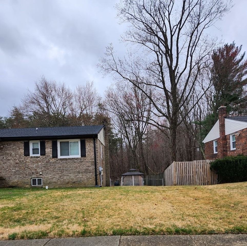 4201 Kilbourne Dr - Photo 2 of 10