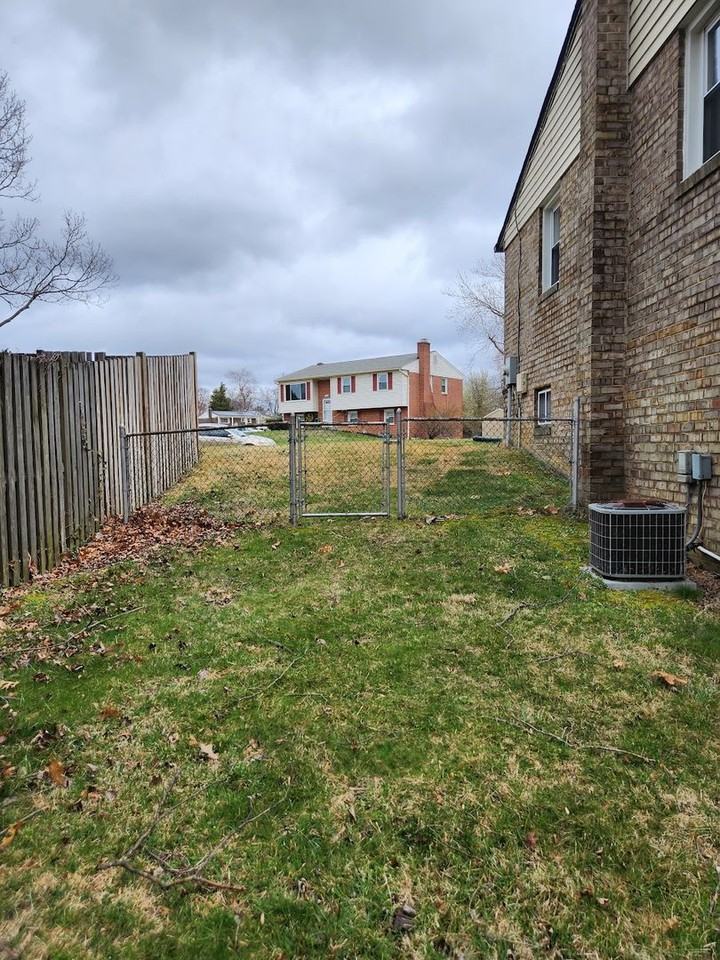 4201 Kilbourne Dr - Photo 3 of 10