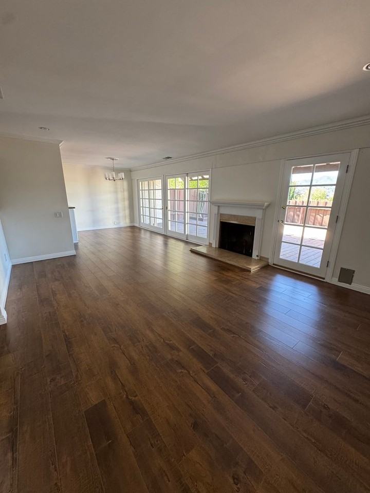 562 Knollview Ln - Photo 3 of 17