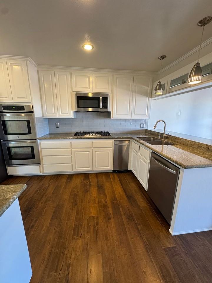 562 Knollview Ln - Photo 4 of 17