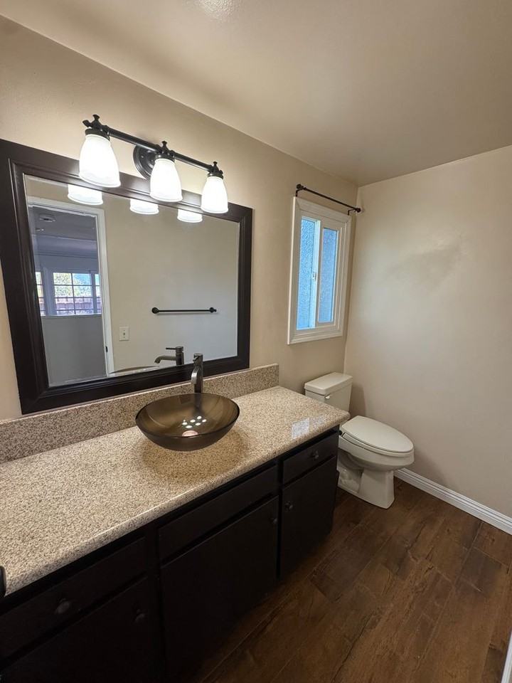 562 Knollview Ln - Photo 6 of 17