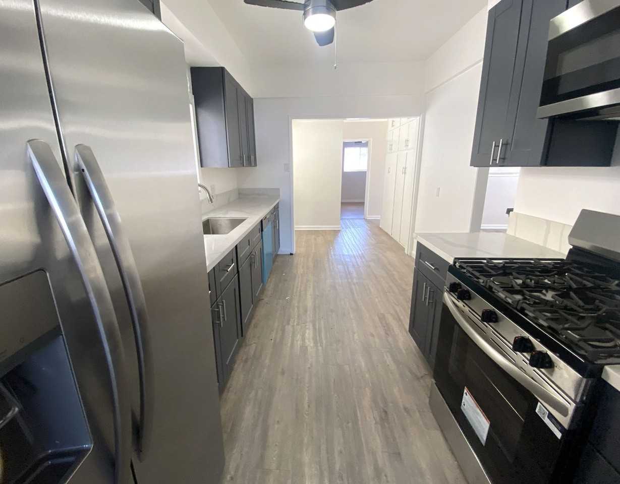 1047 W 26th St - Photo 5 of 16