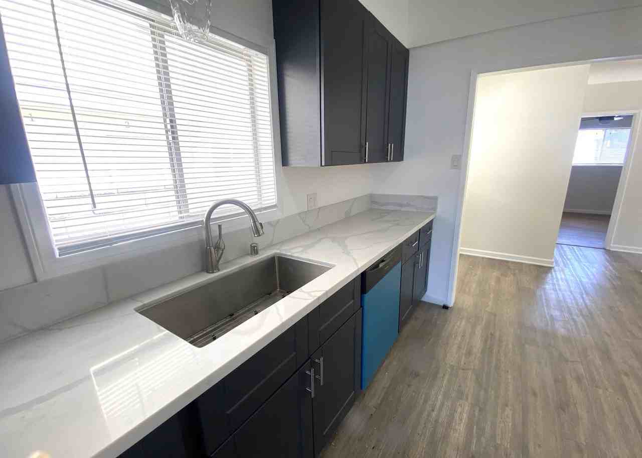 1047 W 26th St - Photo 6 of 16