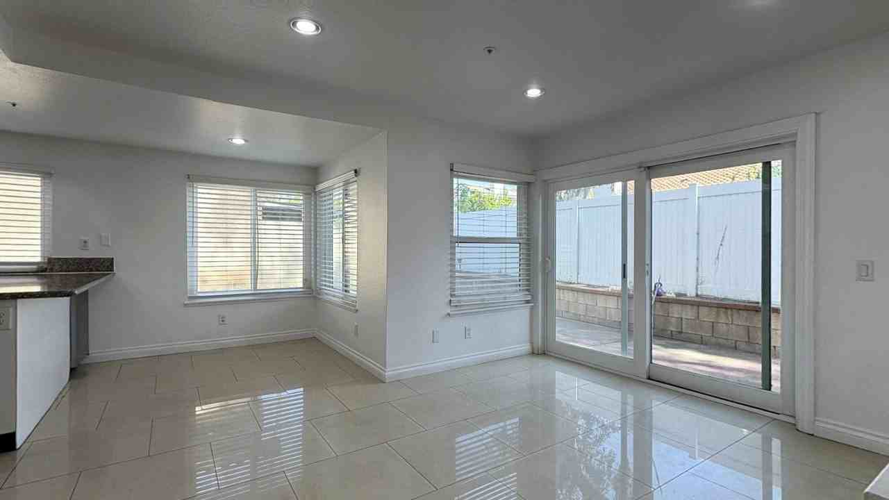 13632 Cabrillo Ct - Photo 7 of 27