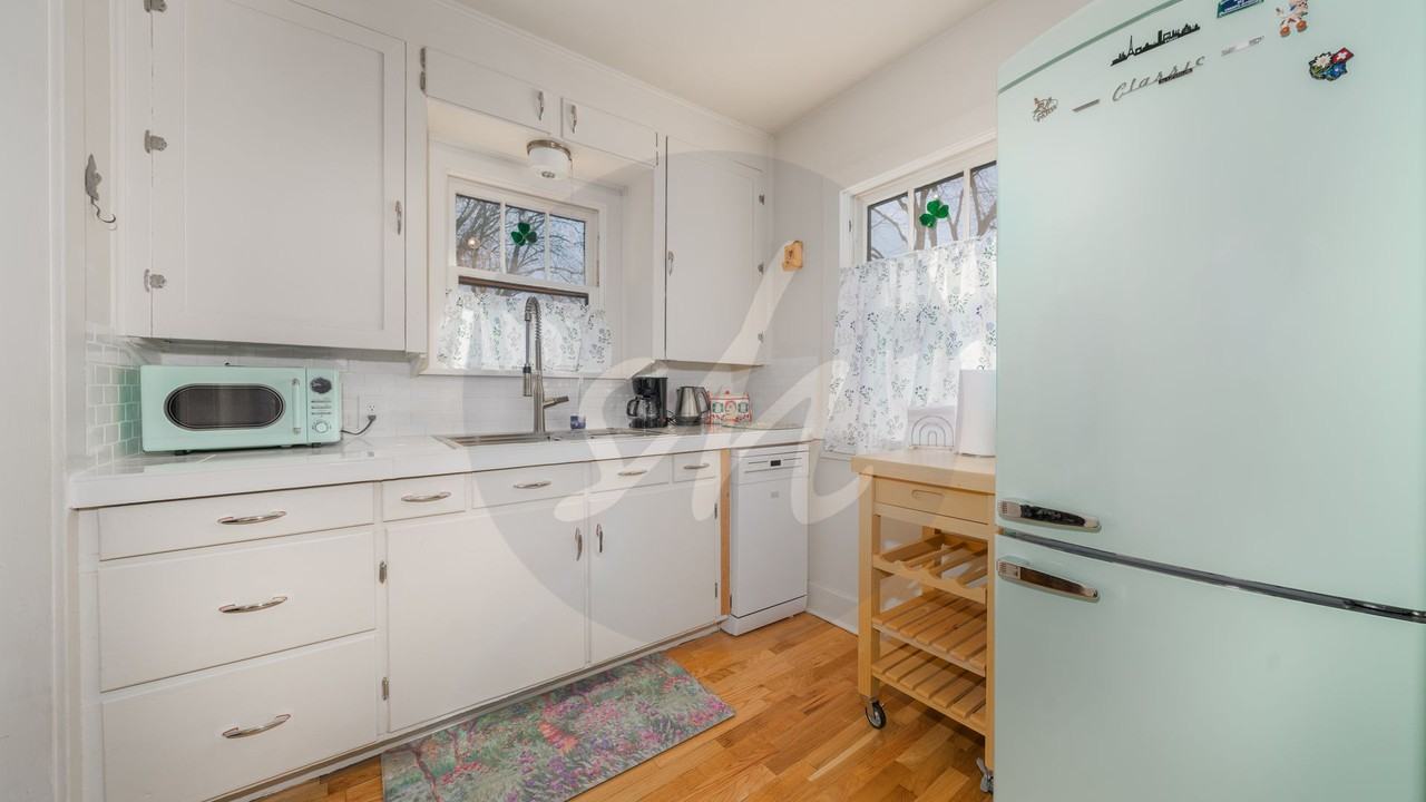 615 E Washington St - Photo 6 of 13