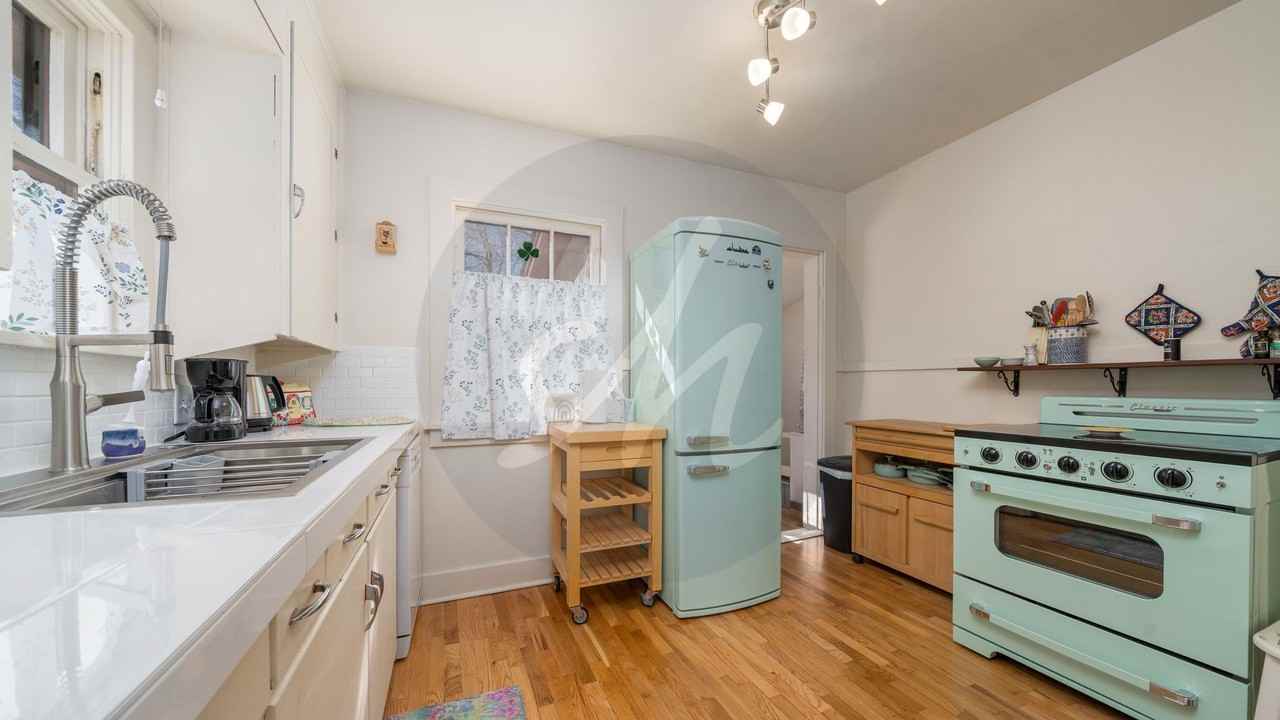 615 E Washington St - Photo 7 of 13