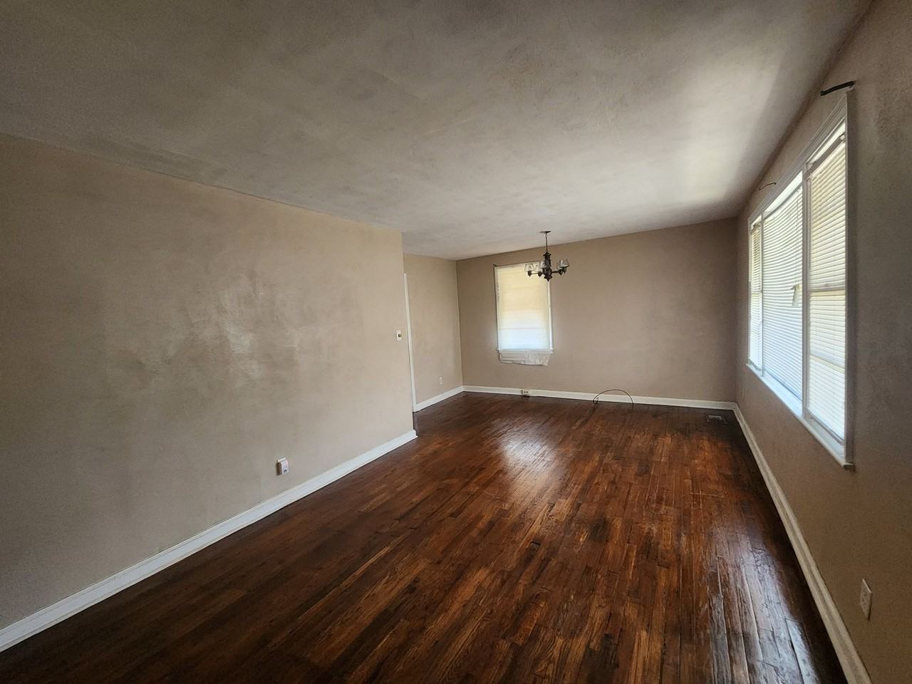 3128 Carver St - Photo 3 of 15