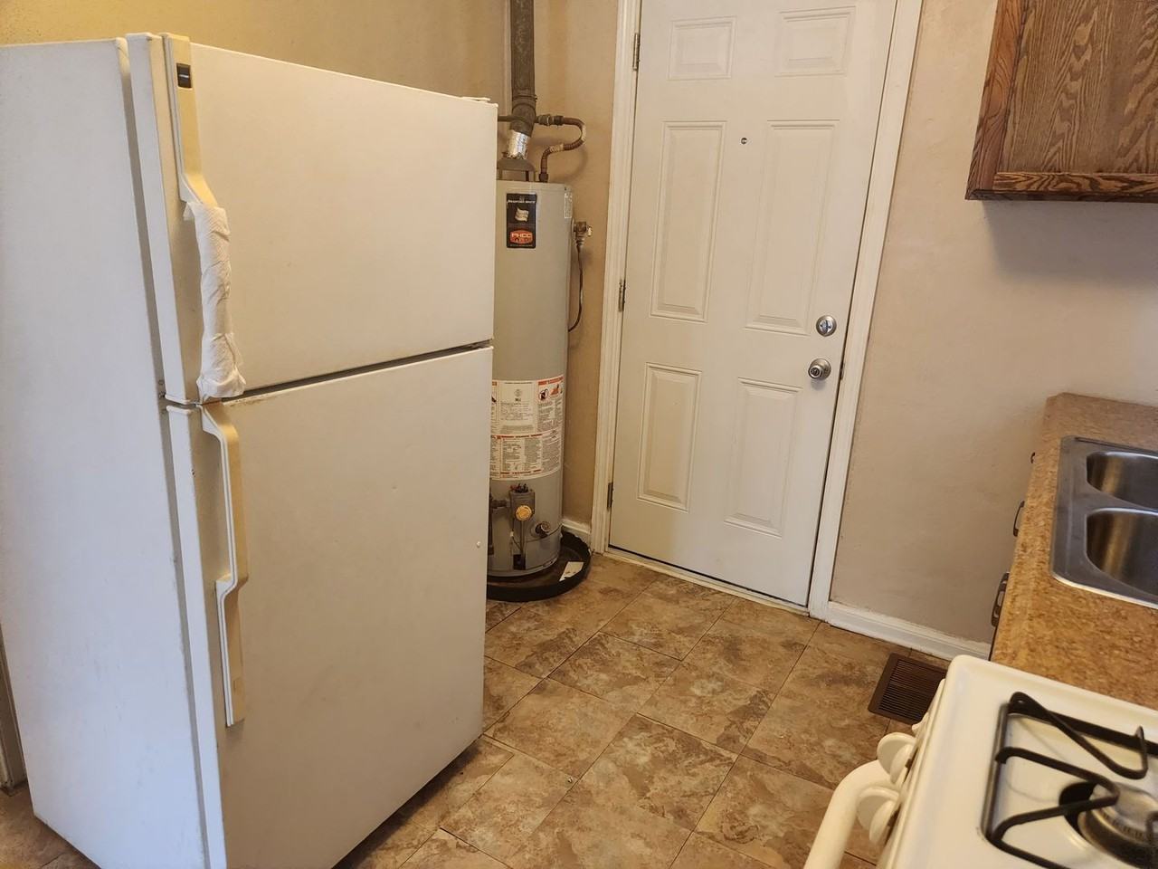 3128 Carver St - Photo 6 of 15