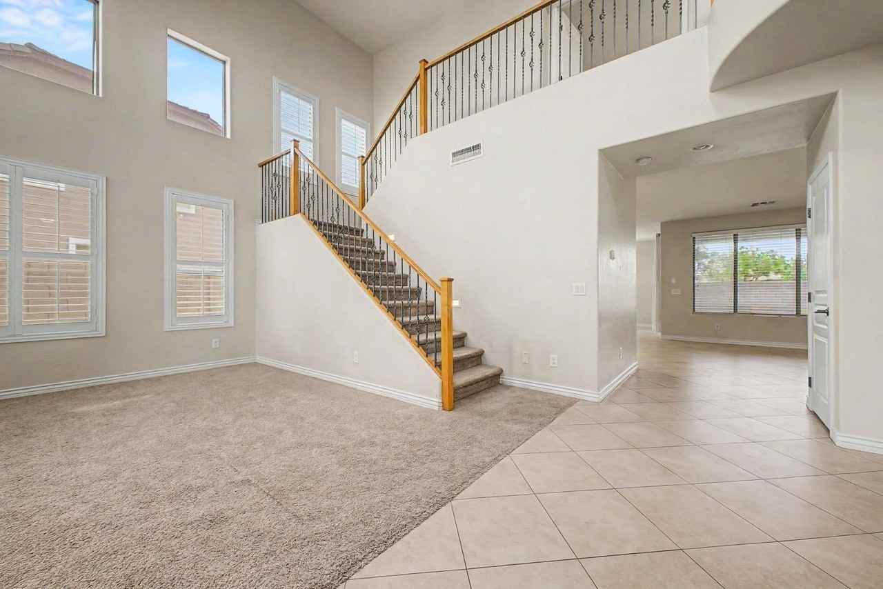 8425 W Northview Ave - Photo 3 of 29