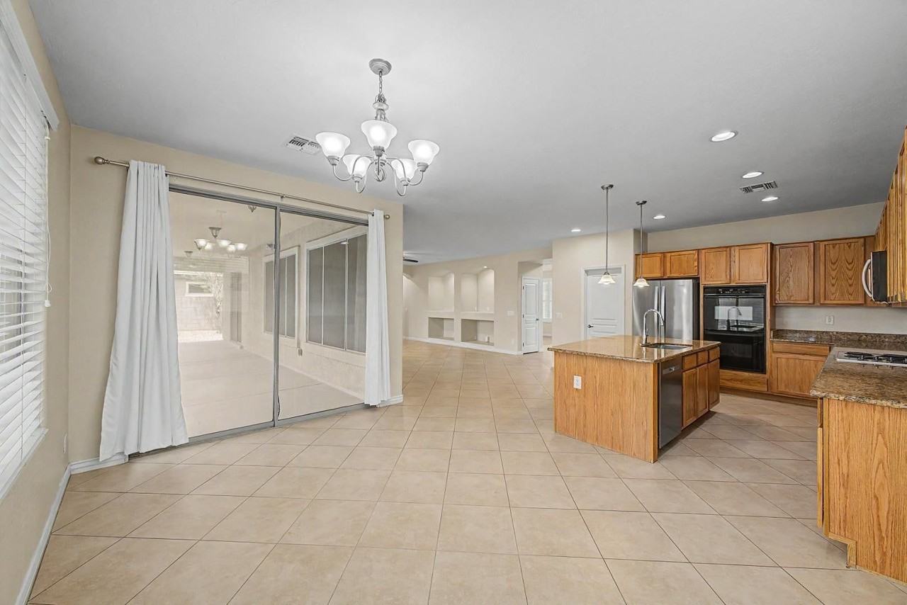 8425 W Northview Ave - Photo 6 of 29