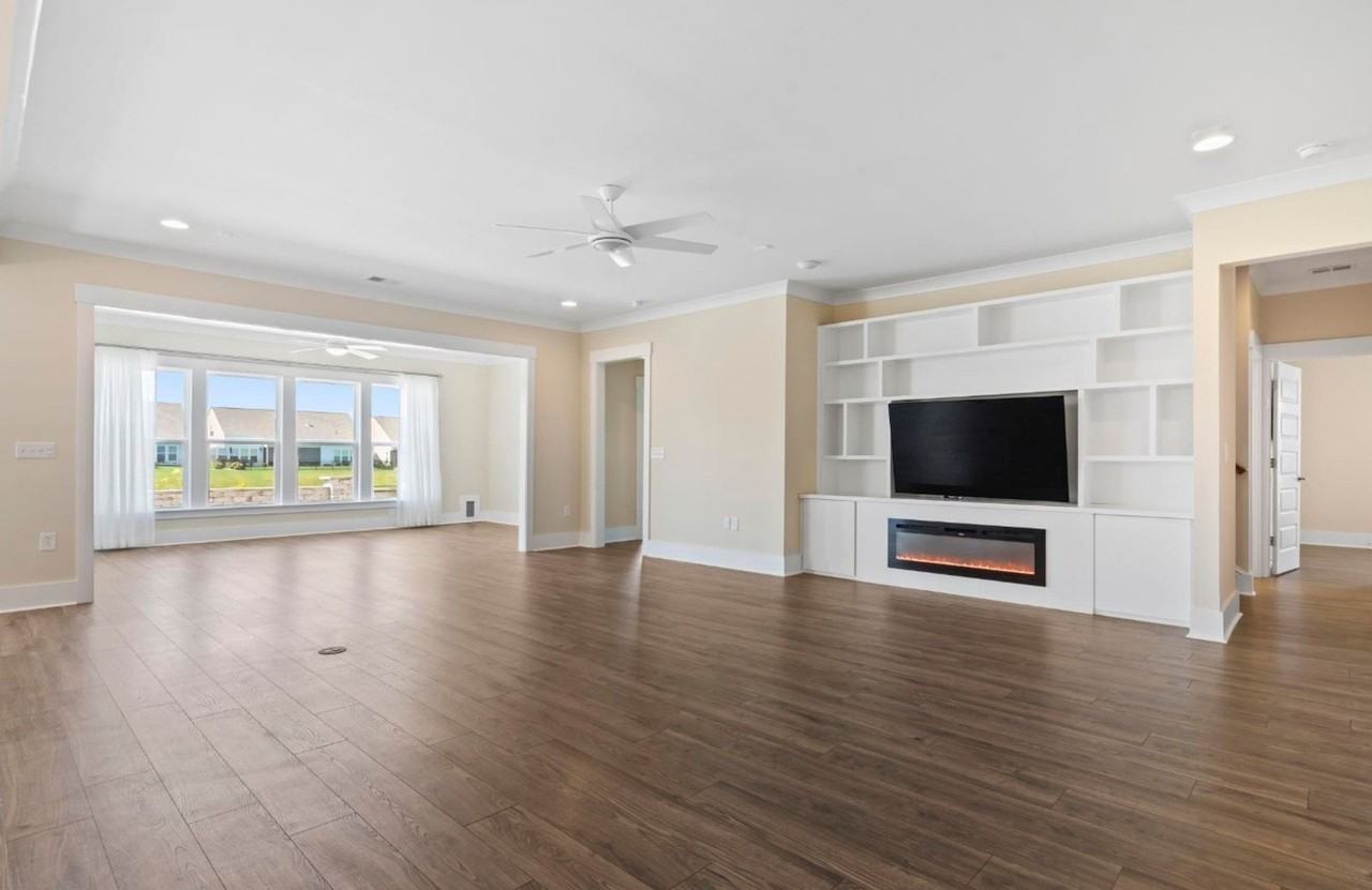 7129 Spoleto Dr - Photo 3 of 11