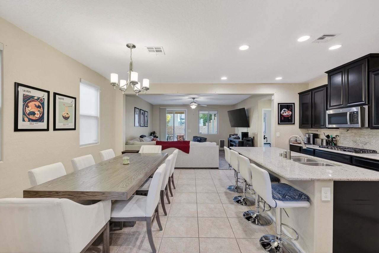 10615 College Hill Ave - Photo 6 of 48