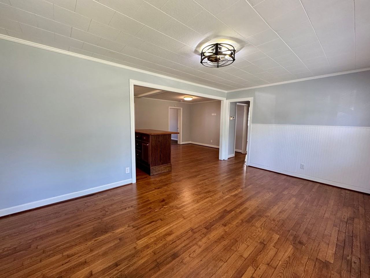 607 Martha Ave - Photo 2 of 19