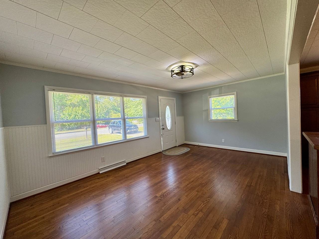 607 Martha Ave - Photo 3 of 19