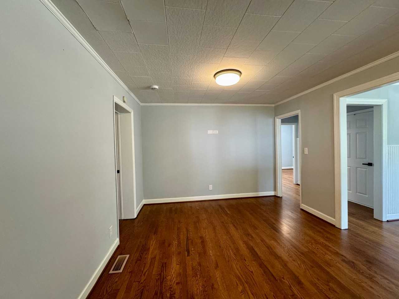 607 Martha Ave - Photo 6 of 19