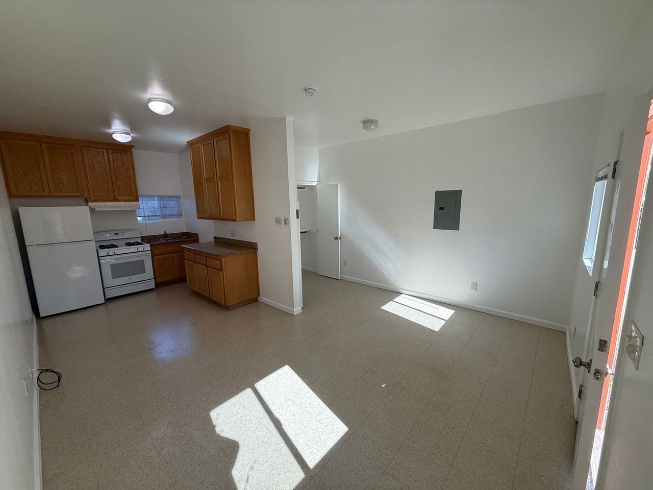 311 S Curryer St - Photo 2 of 5