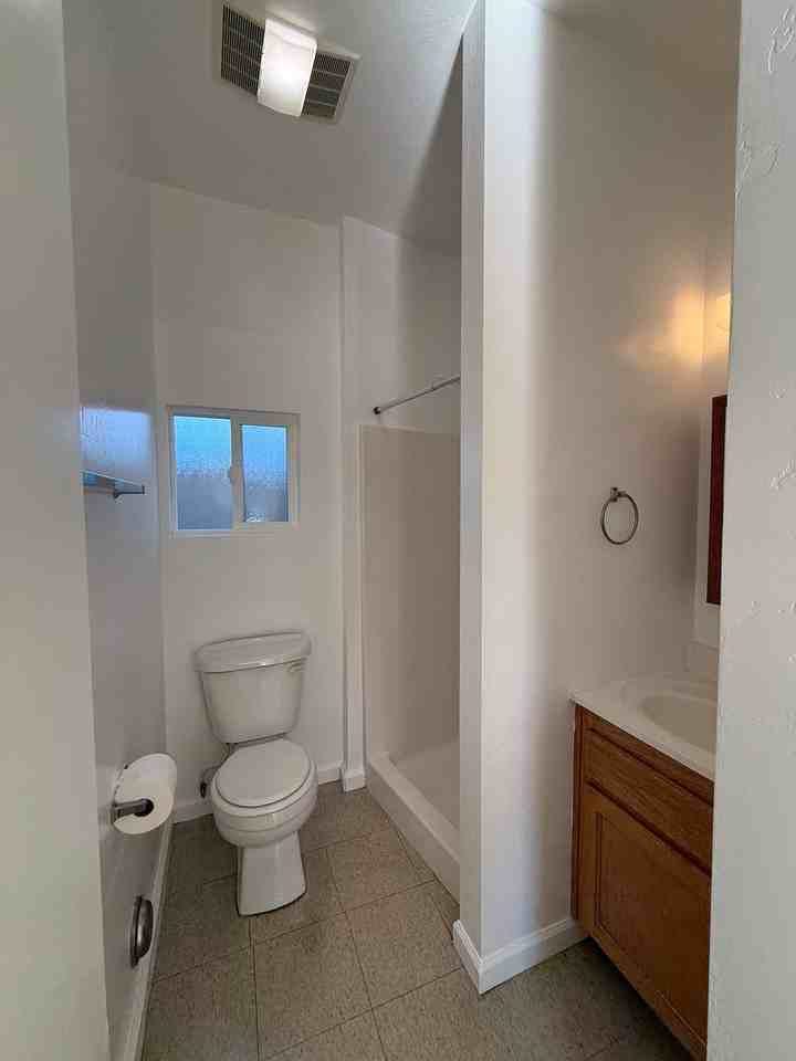 311 S Curryer St - Photo 3 of 5