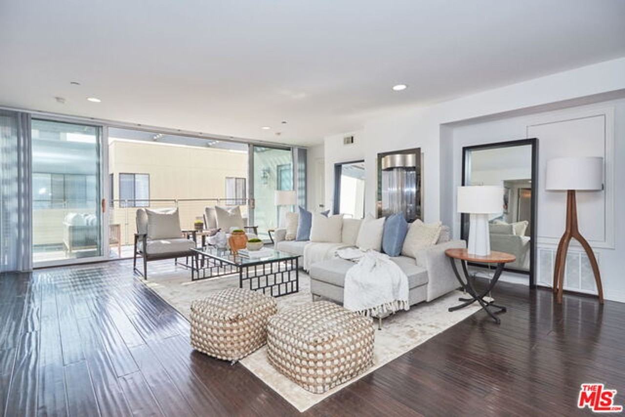 1544 7th St - Photo 2 of 34