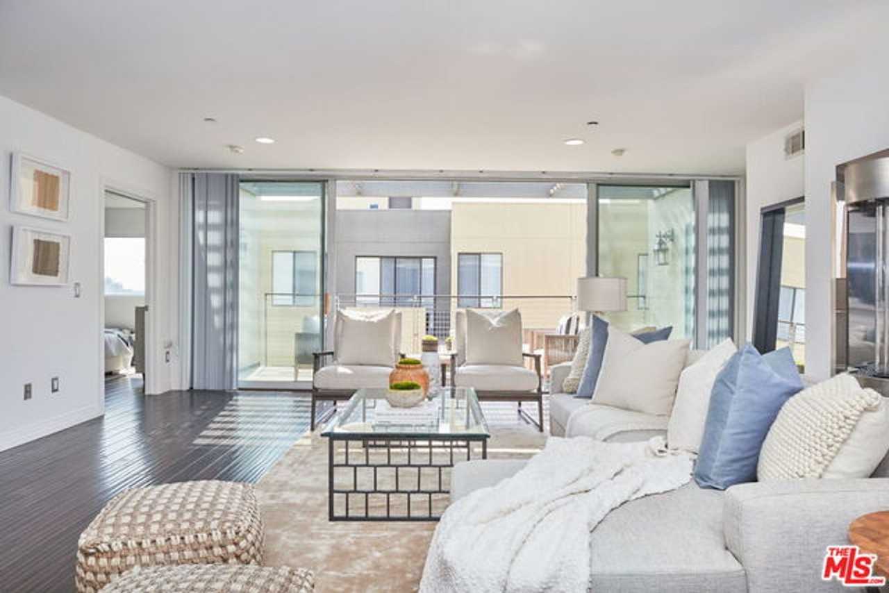 1544 7th St - Photo 5 of 34