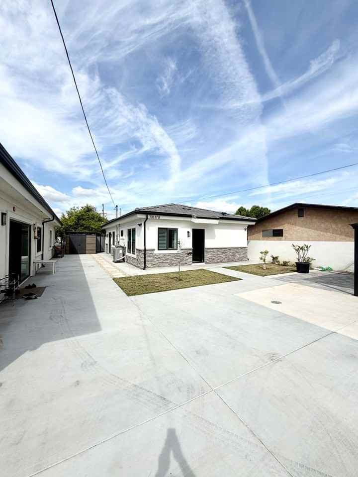 10317 Olive St - Photo 2 of 25