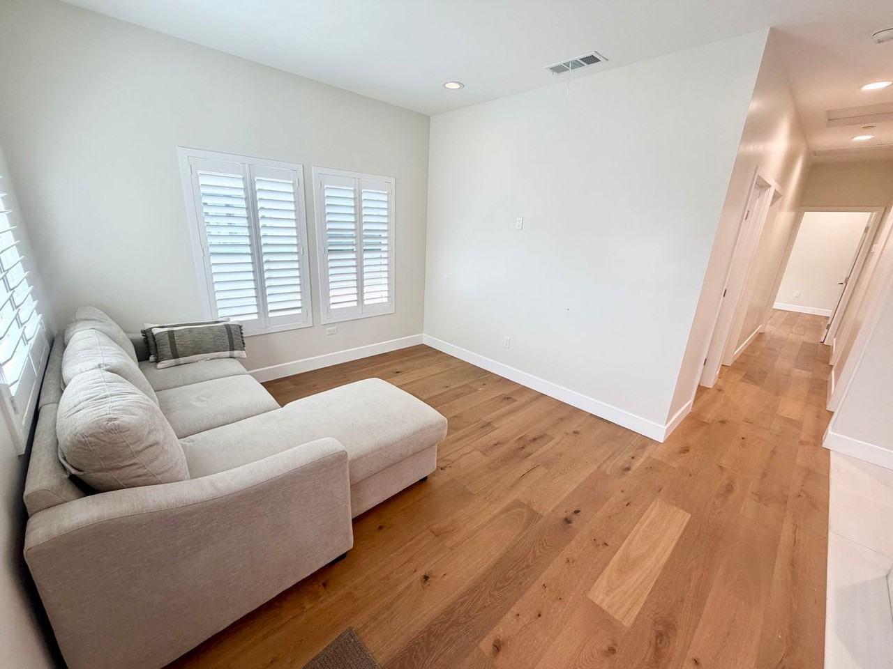 10317 Olive St - Photo 5 of 25