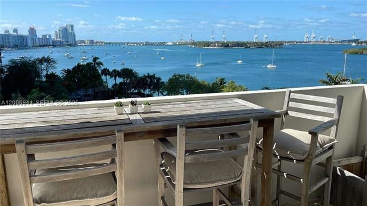 5 Island Ave #8G - Photo 2 of 21