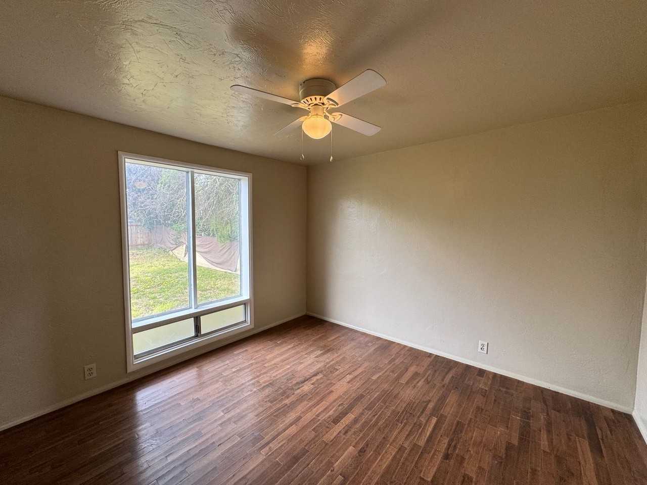 2860 Pearl St - Photo 5 of 12