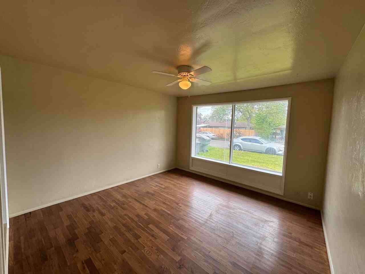 2860 Pearl St - Photo 7 of 12