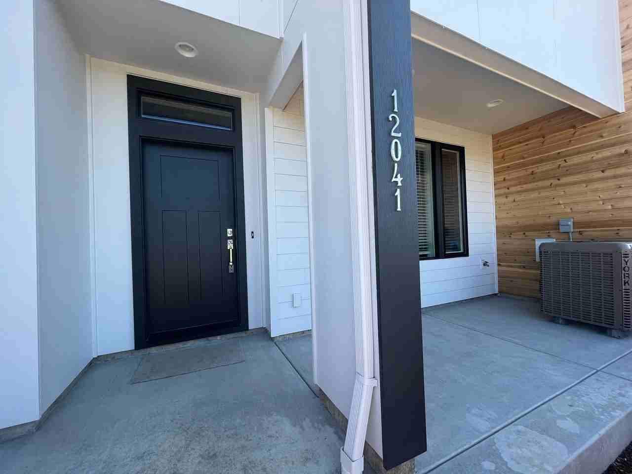 12041 Se 5th St - Photo 3 of 44