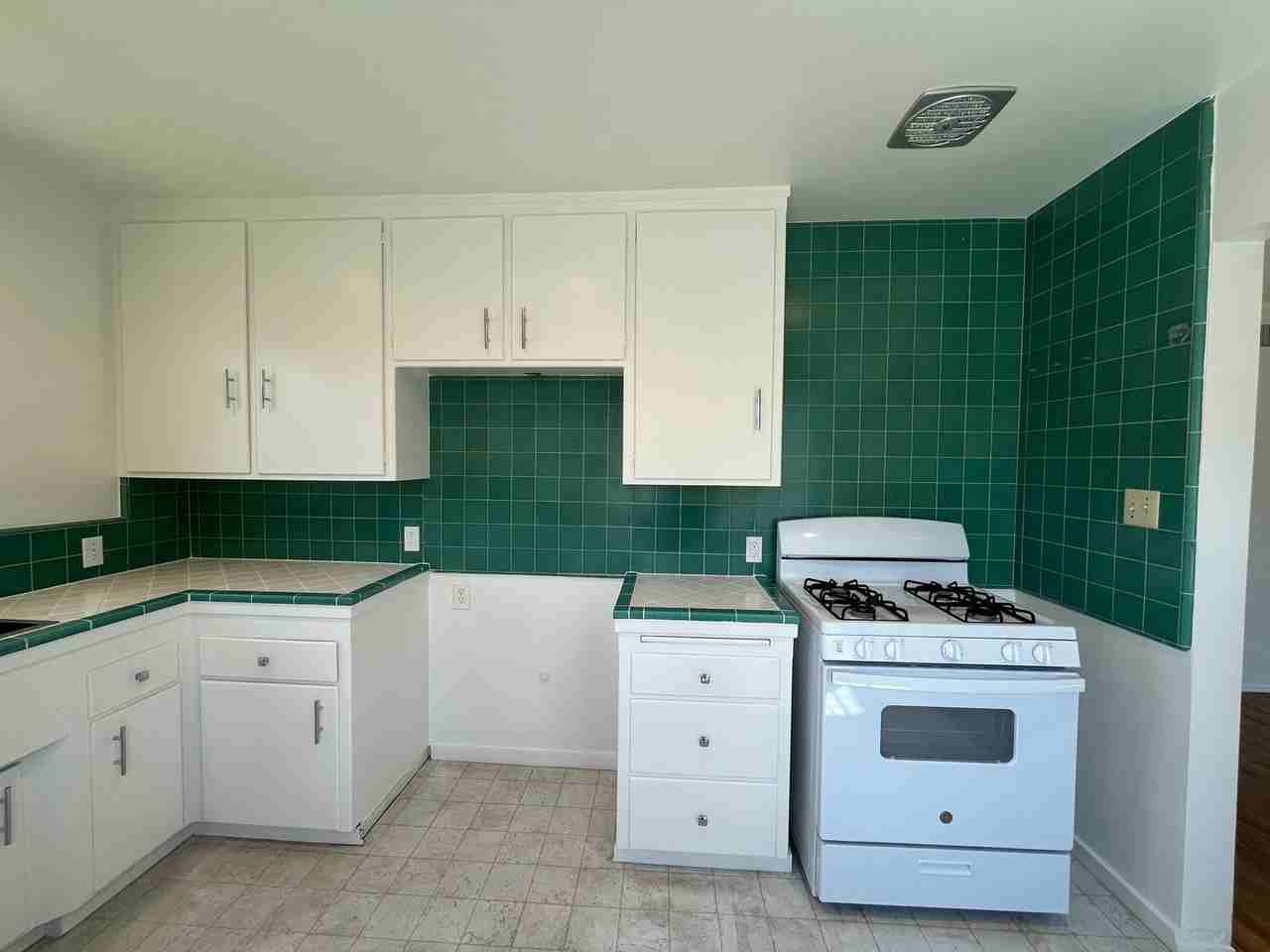 12102 Ellen St - Photo 6 of 23