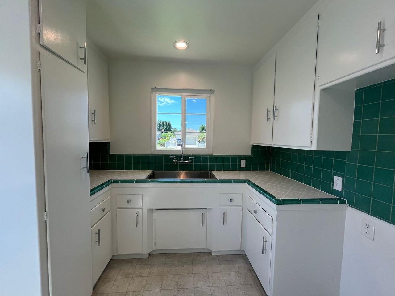 12102 Ellen St - Photo 7 of 23