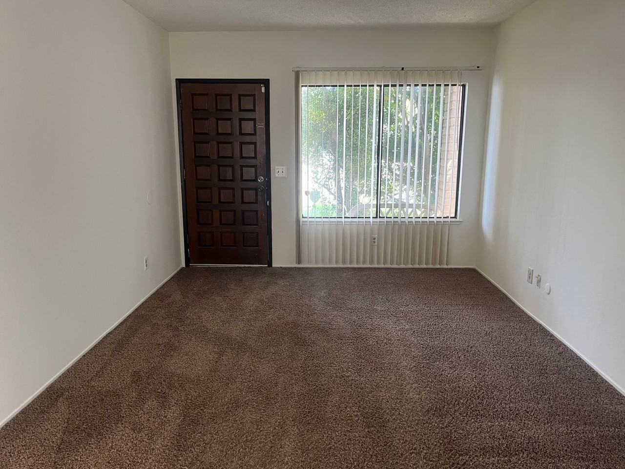 6613 Hillsdale Blvd - Photo 2 of 20