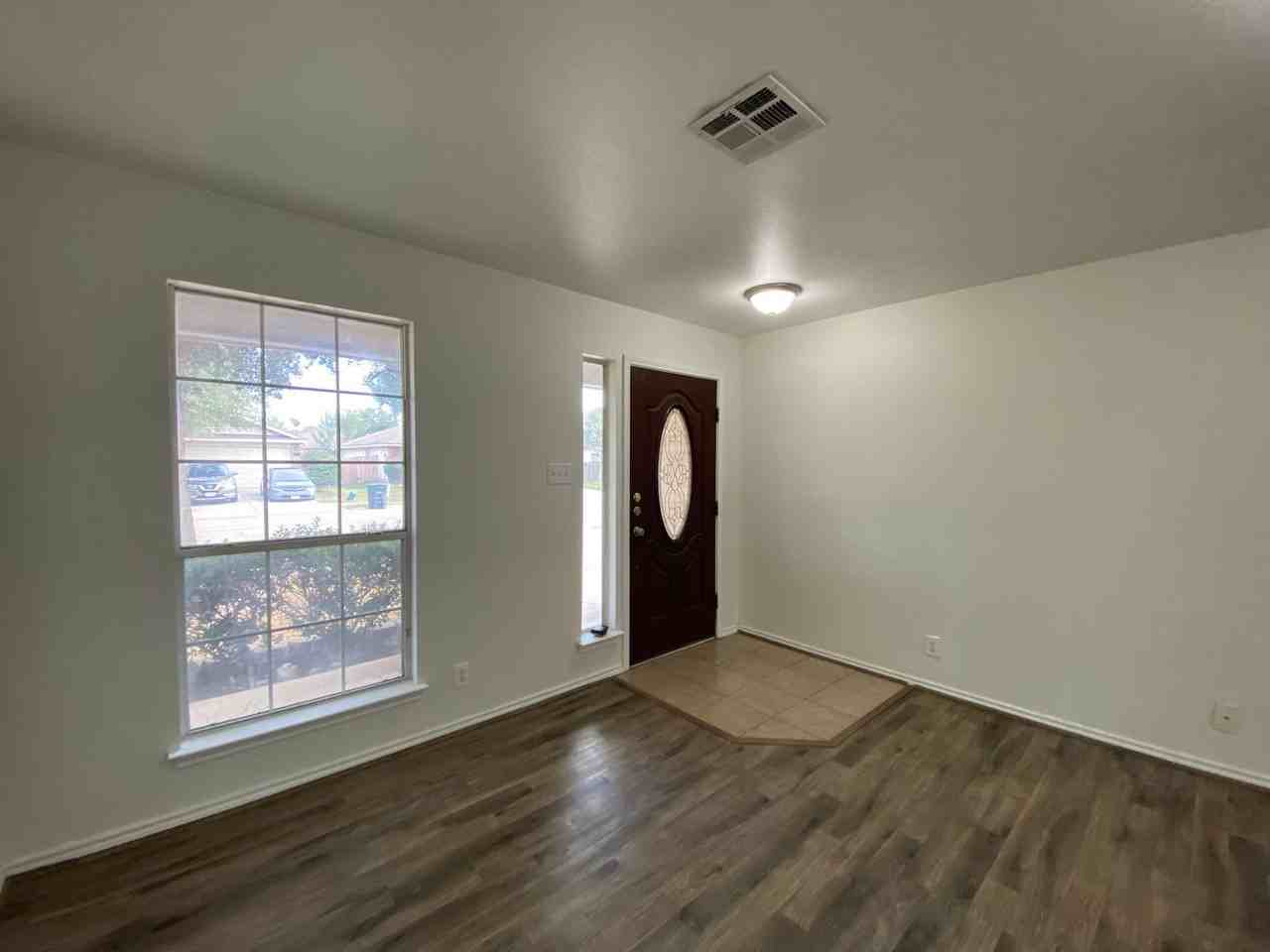 373 Starling Crk - Photo 2 of 34