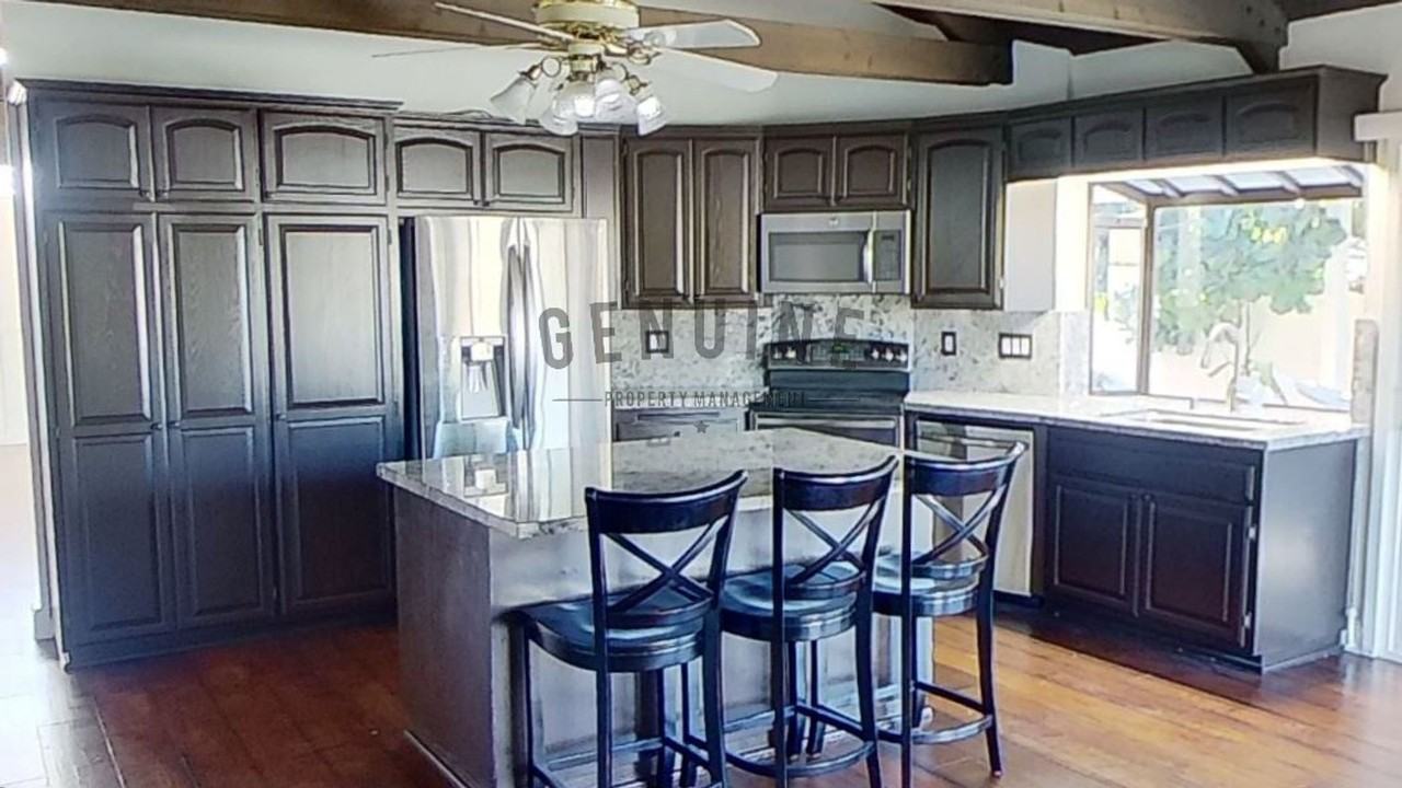 1662 Iowa St - Photo 6 of 31