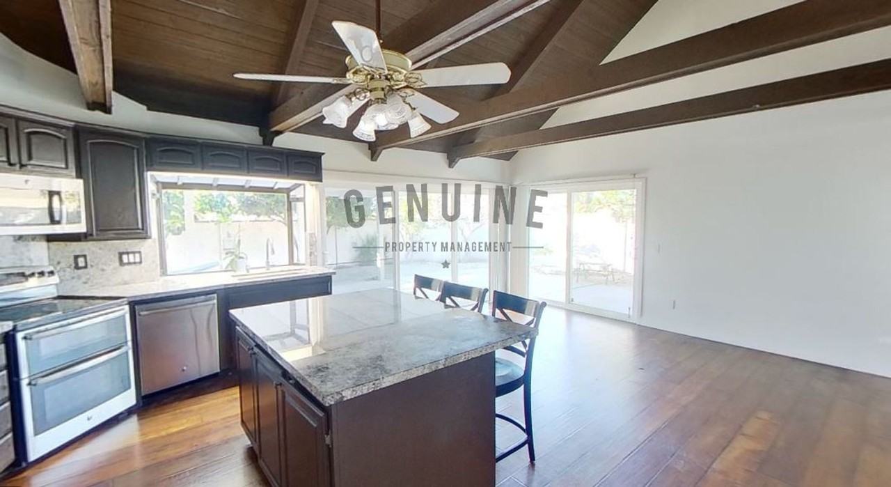 1662 Iowa St - Photo 7 of 31